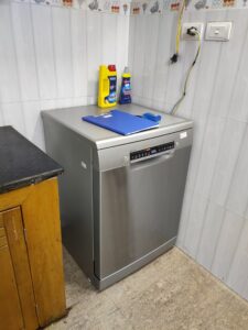 Hình ảnh lắp đặt thực tế máy rửa bát Bosch SMS4EVI14E tại nhà khách
