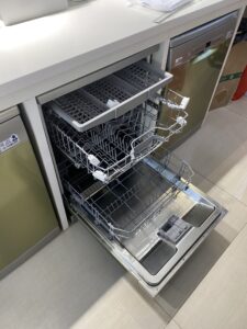 Dung tích 14 bộ với thiết kế 3 giàn rửa